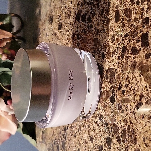 Oil-Free Hydrating Gel - Picture 2 of 4